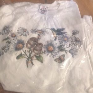 Sz M white tee with iron on